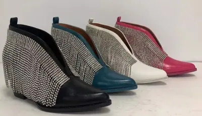 WOMEN ASSORTED WESTERN BOOTS