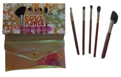 SOUL FLOWER® 5-PIECE FACE & EYE BRUSH SET WITH CLUTCH.